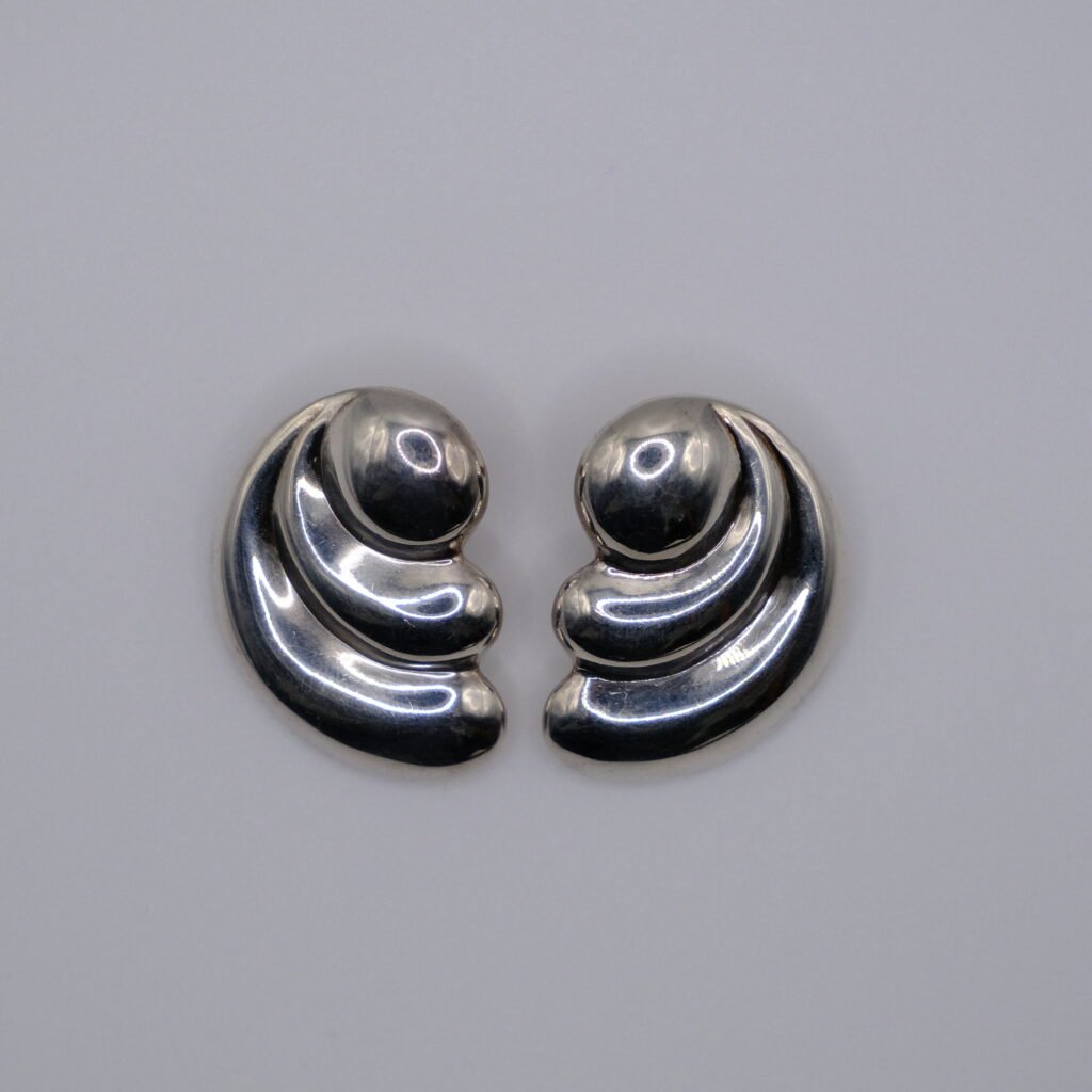 Magpie Store Modernist Ribbed Studs – Magpie Store