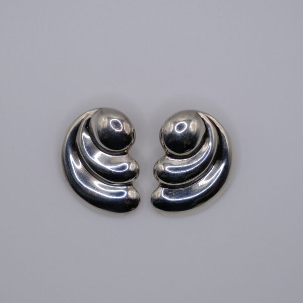 Modernist Ribbed Studs
